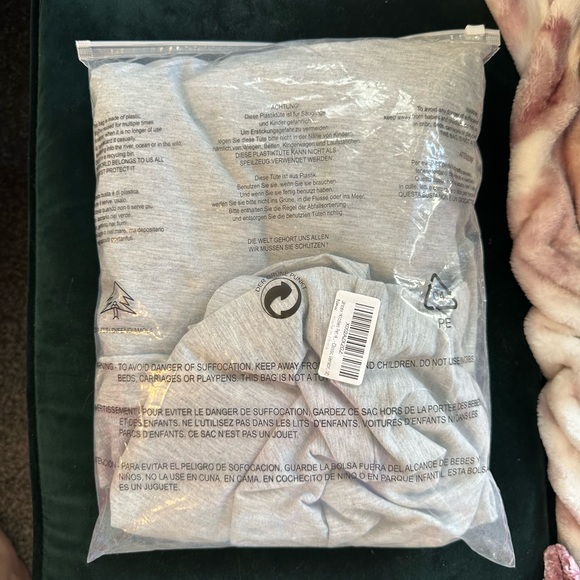 Brand New Cat Poxket Hoodie - Picture 3 of 3